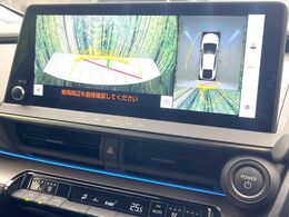 【パノラミックビューモニター】専用のカメラにより、上から見下ろしたような視点で360度クルマの周囲を確認することができます☆死角部分も確認しやすく、狭い場所での切り返しや駐車もスムーズに行えます。