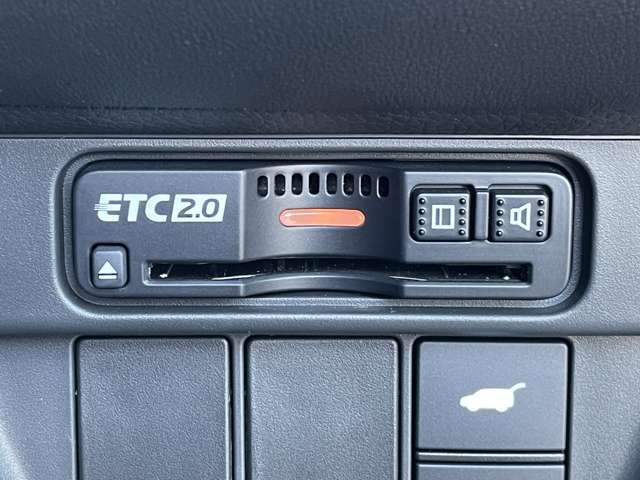 ◆【ETC】有料道路を利用する際に料金所で停止することなく通過できる、ETC車載器（ノンストップ自動料金収受システム機器）が装備されています。セットアップを行うことで利用可能になります。