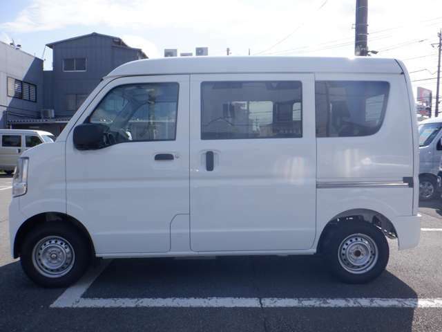 人気の登録済・届出済未使用車やおすすめ中古車を展示中！！各社メーカーの人気の軽自動車・小型車・普通車・大型車まで高須自動車にお任せ下さい！！日々新しい展示車両が続々入荷中です！！