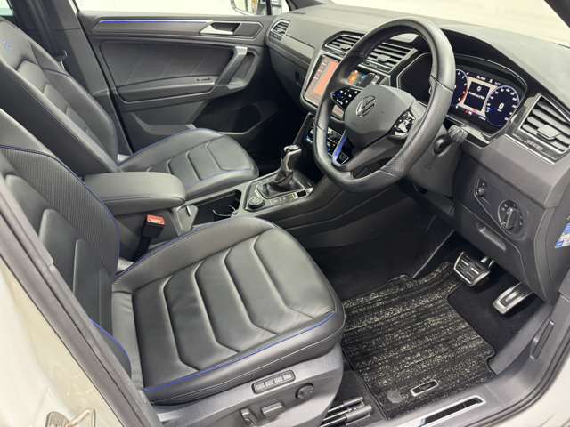 内装に関しましても、気になる臭いや、目立つキズは見受けられません。禁煙車になります。