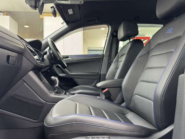 1オーナー　禁煙車　黒革シート　全方位カメラ　純正ナビ　TV　シートヒーター　ドラレコ前後　ETC