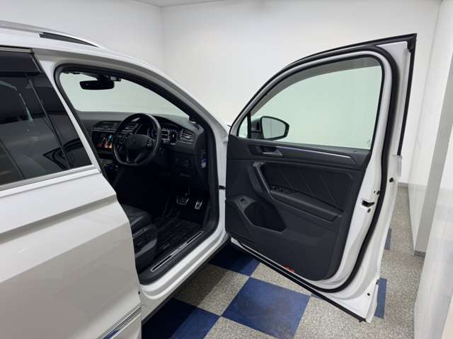 1オーナー　禁煙車　黒革シート　全方位カメラ　純正ナビ　TV　シートヒーター　ドラレコ前後　ETC