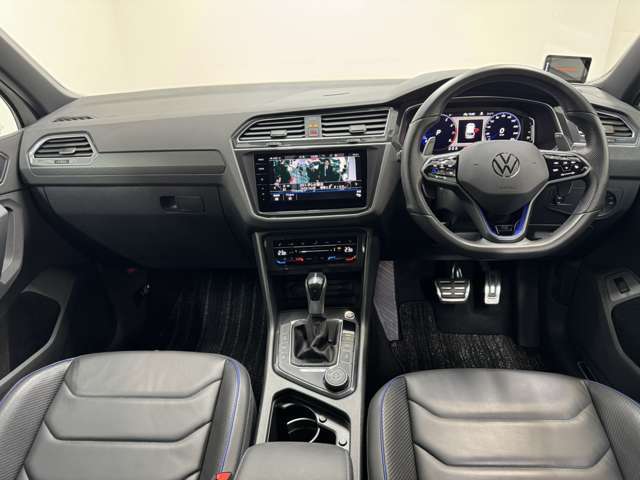 内装に関しましても、気になる臭いや、目立つキズは見受けられません。禁煙車になります。