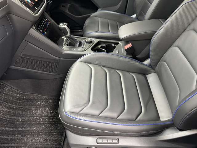 内装に関しましても、気になる臭いや、目立つキズは見受けられません。禁煙車になります。