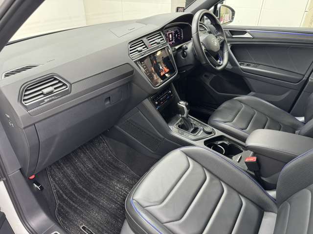 内装に関しましても、気になる臭いや、目立つキズは見受けられません。禁煙車になります。