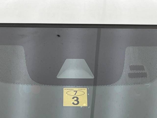 【ホンダセンシング】走行中に前方の車両等を認識し、衝突しそうな時は警報とブレーキで衝突回避と被害軽減をアシスト。より安全にドライブをお楽しみいただけます。