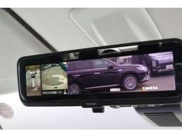 後ろの状態が社内を通さず見られる、デジタルルームミラーです。マルチアラウンドビューモニター装備