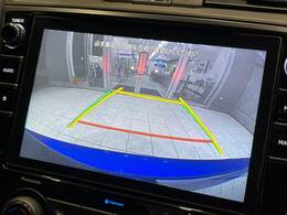 【バックカメラ】駐車時に後方がリアルタイム映像で確認できます。大型商業施設や立体駐車場での駐車時や、夜間のバック時に大活躍！運転スキルに関わらず、今や必須となった装備のひとつです！