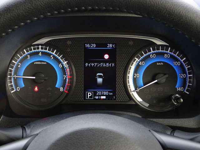 【メーターパネル】素早く車の情報が読み取れる、視認性に優れたシンプルなデザインのメーターパネルです。