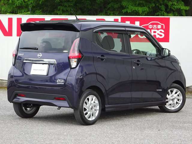 安心！1年間走行無制限の無料保証付♪全国の日産ディーラーで整備や保証などメンテナンスが受けられます♪期間延長も承りますのでお気軽にご相談ください♪　※一部3ヶ月保証の車両があります。