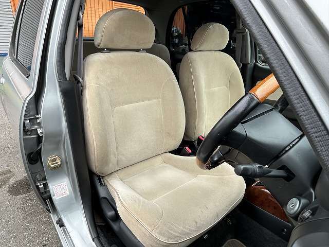 ★Km’s（ケーエムズ）専属洗車スタッフによる内外装のクリーニングを行っております！