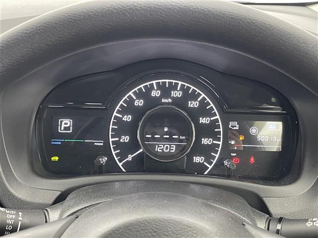 【スピードメーター】メーターがシンプルで見やすく運転しやすいですね！