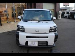 広い展示場には目移りしちゃうくらい軽・届出済未使用車が展示されてます