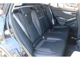 ゲストも寛げるリヤシートはリクライニング機能付き