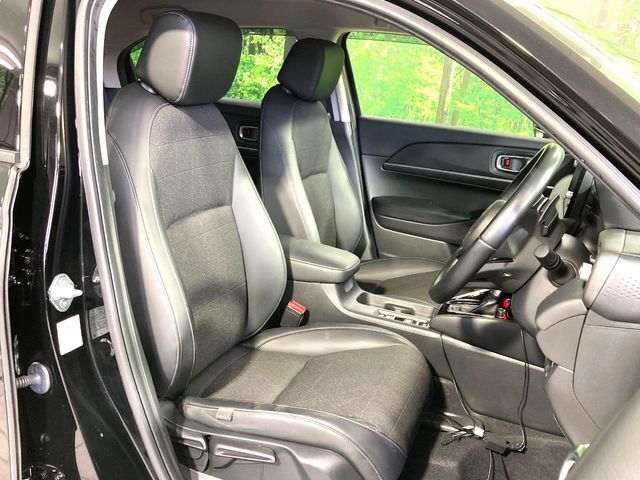 運転席シート廻りは使用感も少なく、良好な状態となっています。前オーナー様が丁寧に使っていたことがよくわかりますね。