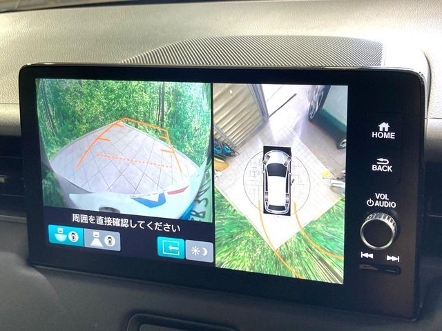 【マルチビューカメラシステム】専用のカメラにより、上から見下ろしたような視点で360度クルマの周囲を確認することができます☆縦列駐車や幅寄せ時に活躍してくれます♪