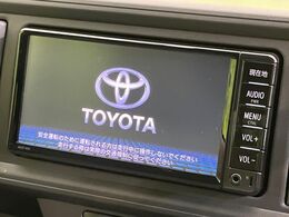 【純正ナビ】人気の純正ナビを装備しております。ナビの使いやすさはもちろん、オーディオ機能も充実！キャンプや旅行はもちろん、通勤や買い物など普段のドライブも楽しくなるはず♪