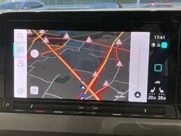 タッチスクリーンを採用。従来のナビゲーションシステムの域を超える、車両を総合的に管理するインフォテイメントシステムです。