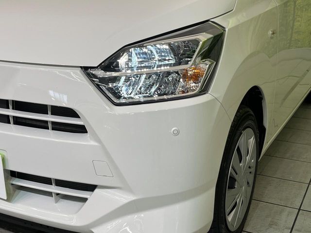 【LEDヘッドライト】悪天候や夜間走行時も良好な視界を確保し安心して運転できる高輝度LEDヘッドライトを装備！点灯速度が早く、消費電力も抑えられています。