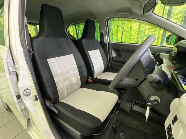 運転席シート廻りは使用感も少なく、良好な状態となっています。丁寧に使われていたことがよくわかりますね。