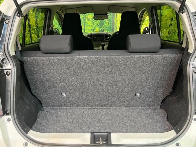 普段のお買い物や通勤、送迎等に十分な荷室スペースを確保しております。セカンドシートを倒すと、大きな荷物の積載も可能です♪