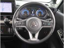 本革巻ステアリングホイール　ハンドルヒーター装備