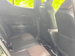 運転席側後部座席