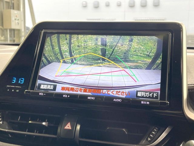 【バックカメラ】駐車時に後方がリアルタイム映像で確認できます。大型商業施設や立体駐車場での駐車時や、夜間のバック時に大活躍！運転スキルに関わらず、今や必須となった装備のひとつです！