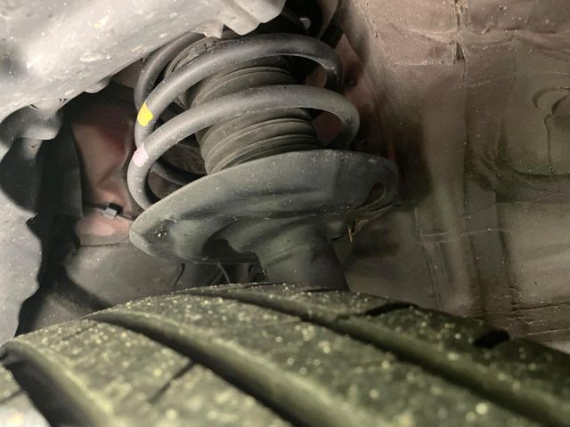 お車を安心してお乗りいただく為には、足回りの定期点検が欠かせません。サービスサポート（有償保証）では無料点検もご提供しており、安心のカーライフをお過ごしいただけるサポート体制が整っています。