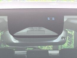 【ホンダセンシング】走行中に前方の車両等を認識し、衝突しそうな時は警報とブレーキで衝突回避と被害軽減をアシスト。より安全にドライブをお楽しみいただけます。