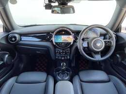 【インパネ全体】『インパネ全体』の画像になります。写真の内容に関してご不明点、ご質問等がございましたらお気軽にガリバー店舗までお問い合わせください。