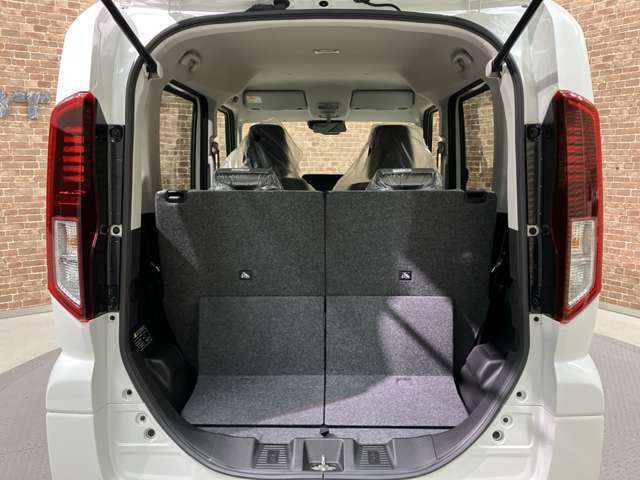 ■充実のアフターサービス■　車の販売はもちろん、自社整備工場・自社鈑金工場・オイル交換＆点検専門店舗を完備しておりますので納車後もお客様のカーライフをトータルでサポートいたします。