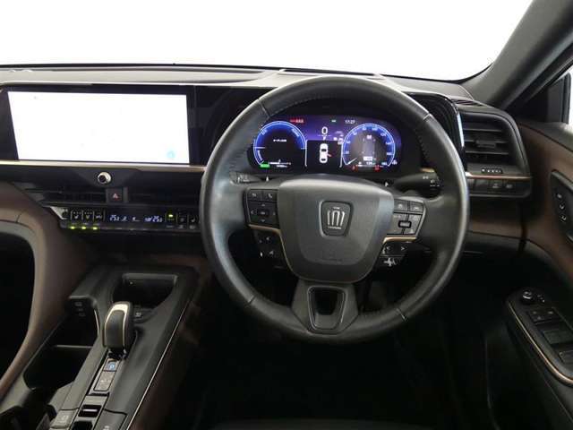 高級感のある運転席回り♪乗っていて落ち着けるデザインです。もちろん使い勝手もとても良いです。
