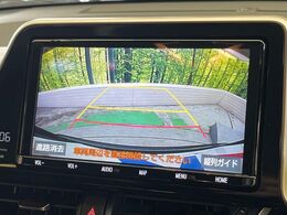 【バックカメラ】駐車時に後方がリアルタイム映像で確認できます。大型商業施設や立体駐車場での駐車時や、夜間のバック時に大活躍！運転スキルに関わらず、今や必須となった装備のひとつです！