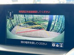 【バックカメラ】駐車時に後方がリアルタイム映像で確認できます。大型商業施設や立体駐車場での駐車時や、夜間のバック時に大活躍！運転スキルに関わらず、今や必須となった装備のひとつです！