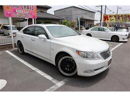 クリアソナー！サンルーフ！白本革！ナビ！バックカメラ！外品20アルミ！スマートキー！エアサス！シートヒーター＋コール！ハンドルヒーター！レーダー！リアサンシェード！パワートランク！限定1台！お買い得！