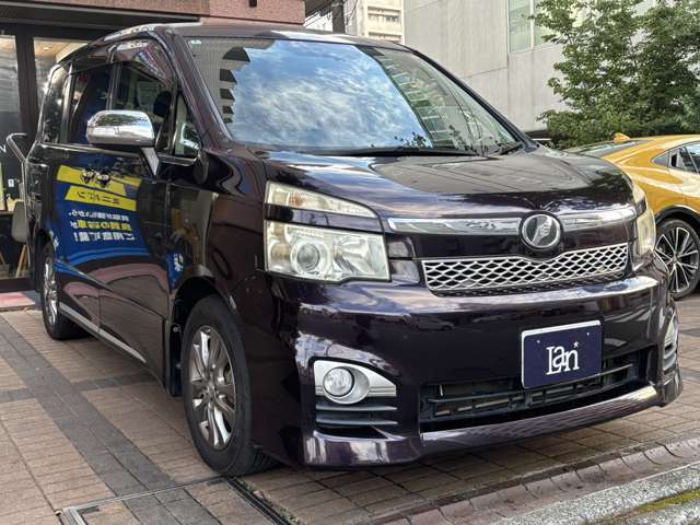 リアもぬかりなくピカピカ！後方からの見た目もバッチリ決まります。【ヴォクシー】