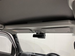 オーバーヘッドシェルフ、ボックスティッシュやファイルなど収納できる、頭上収納。