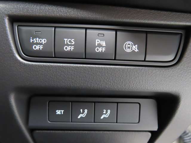 ☆カメラとあわせてコーナーセンサーが付いているので車庫入れやバックが安心です☆