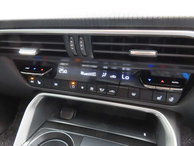 ☆オートエアコン機能付きですから季節やシーンを問わず快適な室内空環境を実現。専用のエアコンパネルで操作性も良好です☆