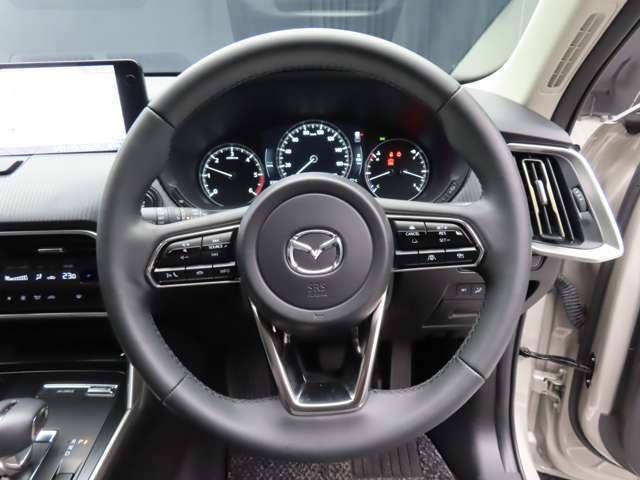 ☆ステアリングは上下と前後に調整できます。ベストな位置で運転をお楽しみください☆