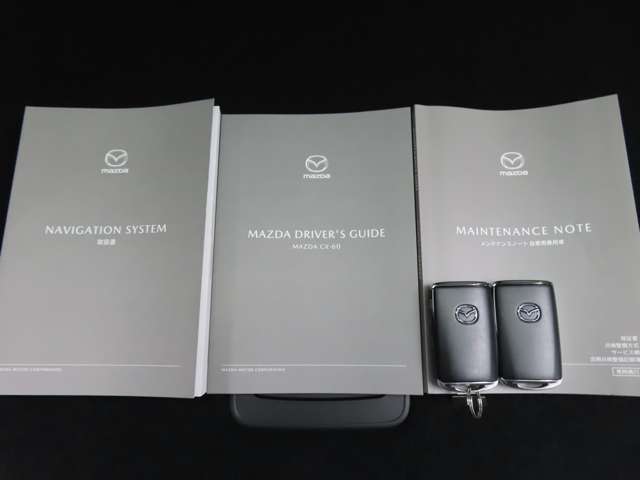 ☆取り扱い説明書・整備手帳・ナビ取り扱い説明書付き。スマートキーも2個完備しています！☆