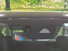 【スマートシティブレーキサポート】低速走行中に前方の車両等を認識し、衝突しそうな時は警報とブレーキで衝突回避と被害軽減をアシスト。より安全にドライブをお楽しみいただけます。