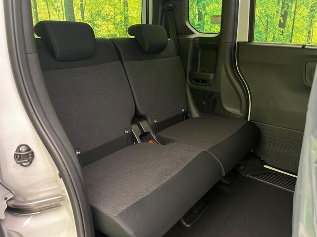 高品質なオリジナルフロアマットもオプションにてご用意しております。お好きなデザインやカラーをお車に合わせて選んでいただくことができます♪