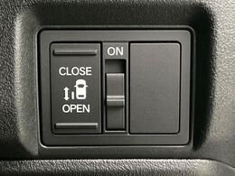 【パワースライドドア】スマートキーや運転席のスイッチでスライドドアの開閉が可能♪電動だから力を入れてドアを開ける必要が無く、小さいお子様でも、重い荷物を持っている時もラクに開け閉めできます♪