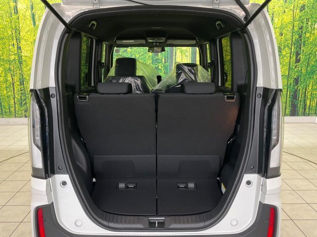 普段のお買い物や通勤、送迎等に十分な荷室スペースを確保しております。セカンドシートを倒すと、大きな荷物の積載も可能です♪