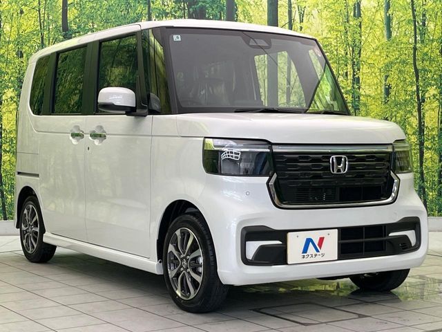 大好評のボディコーティング「弾スプラッシュコート」もご納車までに施工可能。通常のガラスコートと異なる、耐久年数6年の無機質ガラスコーティングが、ボディをキレイな状態に保ってくれます。