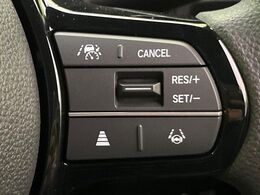 【アダプティブクルーズコントロール】高速道路での長距離走行が楽に！！自動で速度を保つクルーズコントロールが、衝突軽減システムと連携し、前方の車両を感知して車間を保つように速度調節してくれます！！