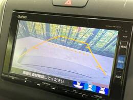 【バックカメラ】駐車時に後方がリアルタイム映像で確認できます。大型商業施設や立体駐車場での駐車時や、夜間のバック時に大活躍！運転スキルに関わらず、今や必須となった装備のひとつです！