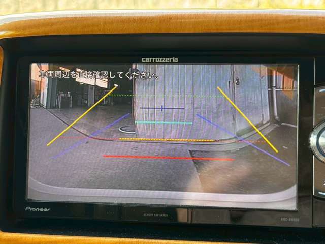 ☆今では必需品と言われる、バックカメラ。本当に便利です！しかし、モニター以外にも後ろを確認されて下さい！隠れた壁が潜んでいるかもです！